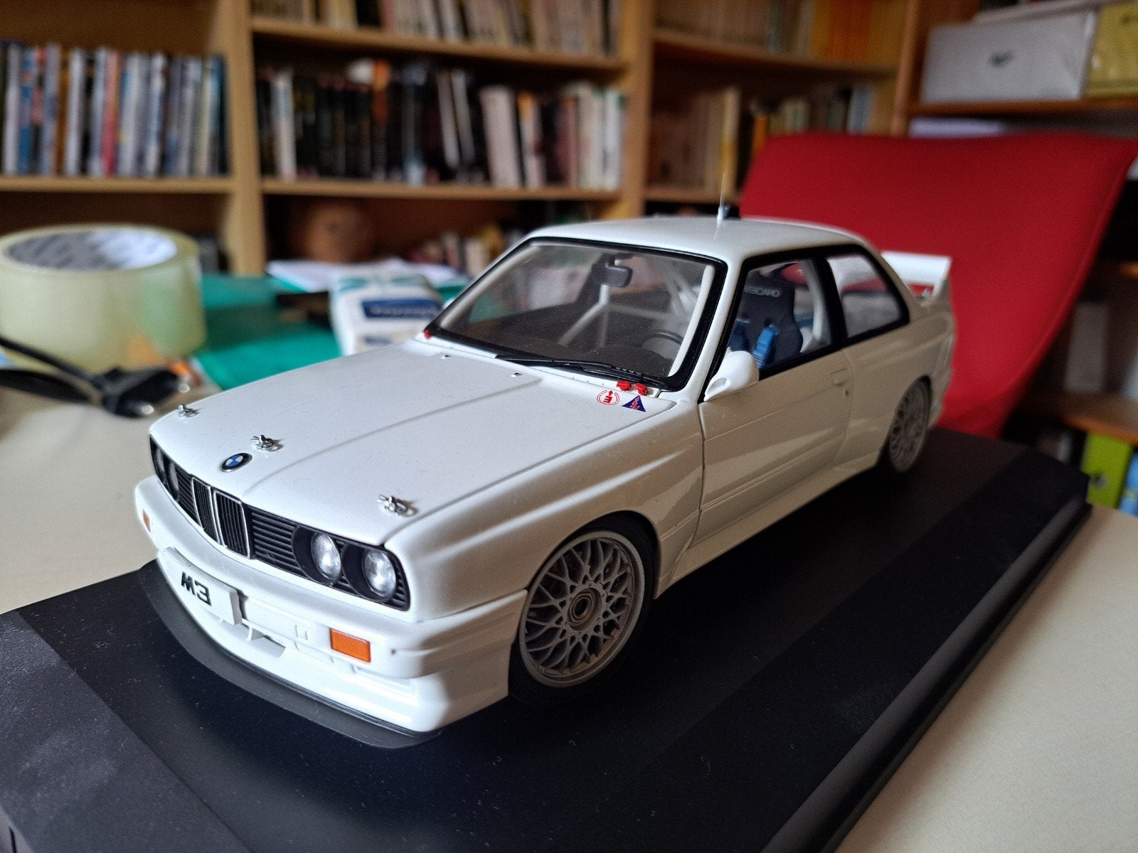 BMW M3 E30 DTM Autoart 1/18 met gewone carrosserie, Ophalen of Verzenden, Gebruikt, Auto, Autoart