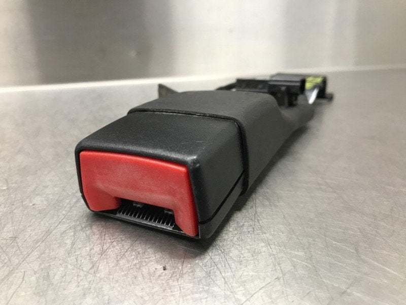 BOUCLE DE CEINTURE ARRIÈRE DROIT Avensis Wagon (T27), Utilisé, Toyota