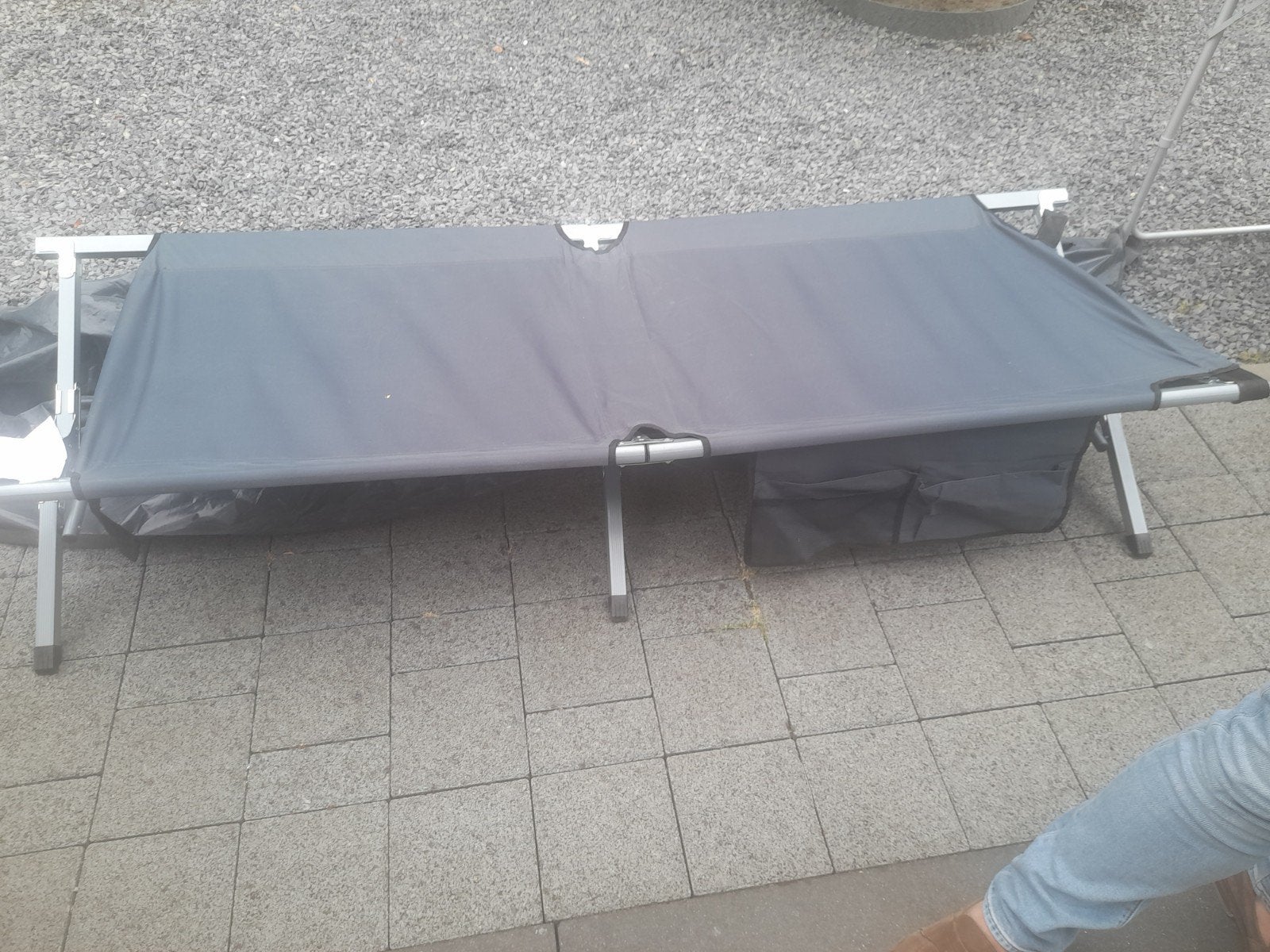 nieuw kampeerbed donkergrijs, Ophalen