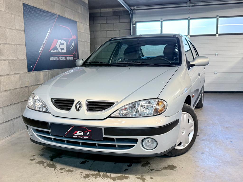 Renault Megane • 100.000 Kms • 1.4 16V 95PK • Benzine • LEZ, Auto's, Renault, Voorwielaandrijving, Stof, Zwart, 4 cilinders