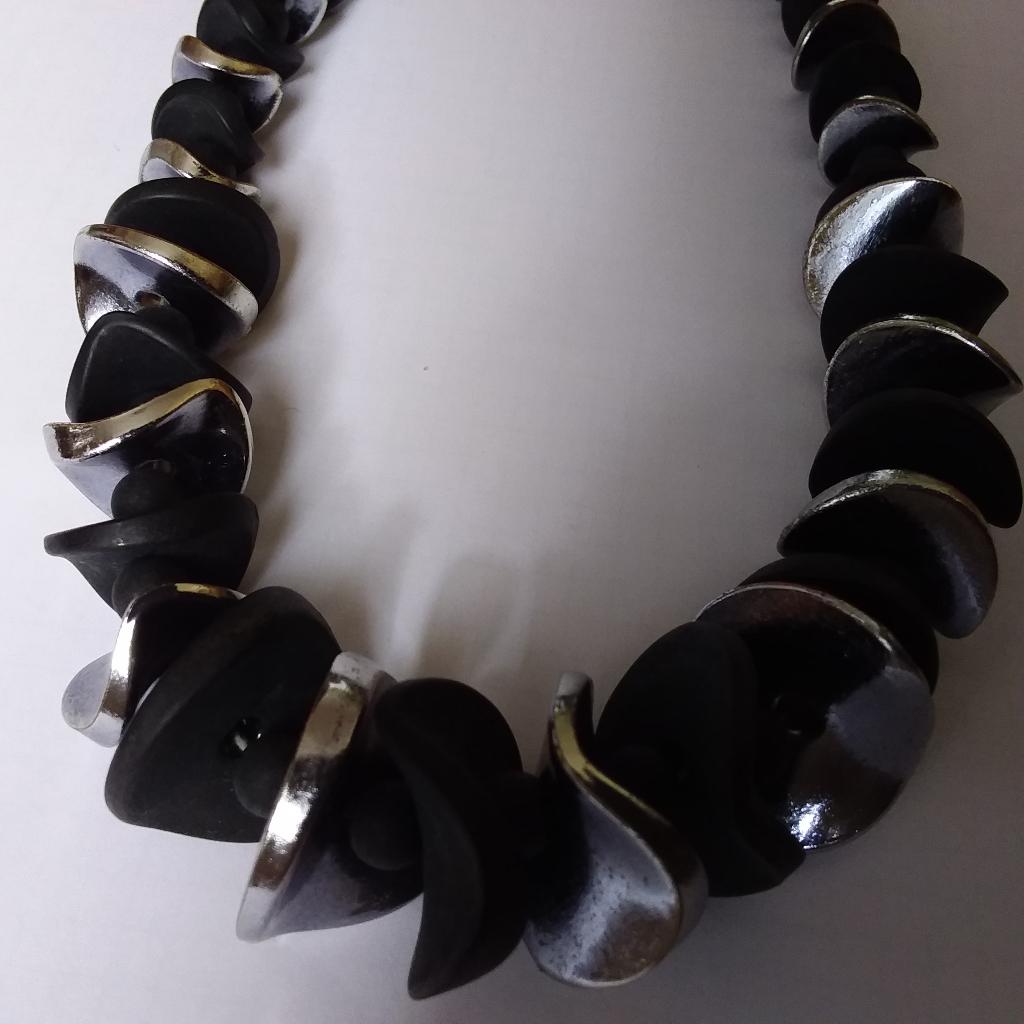 Vintage halsketting, zwart en zilver, Handtassen en Accessoires, Kettingen, Ophalen, Zwart, Kunststof