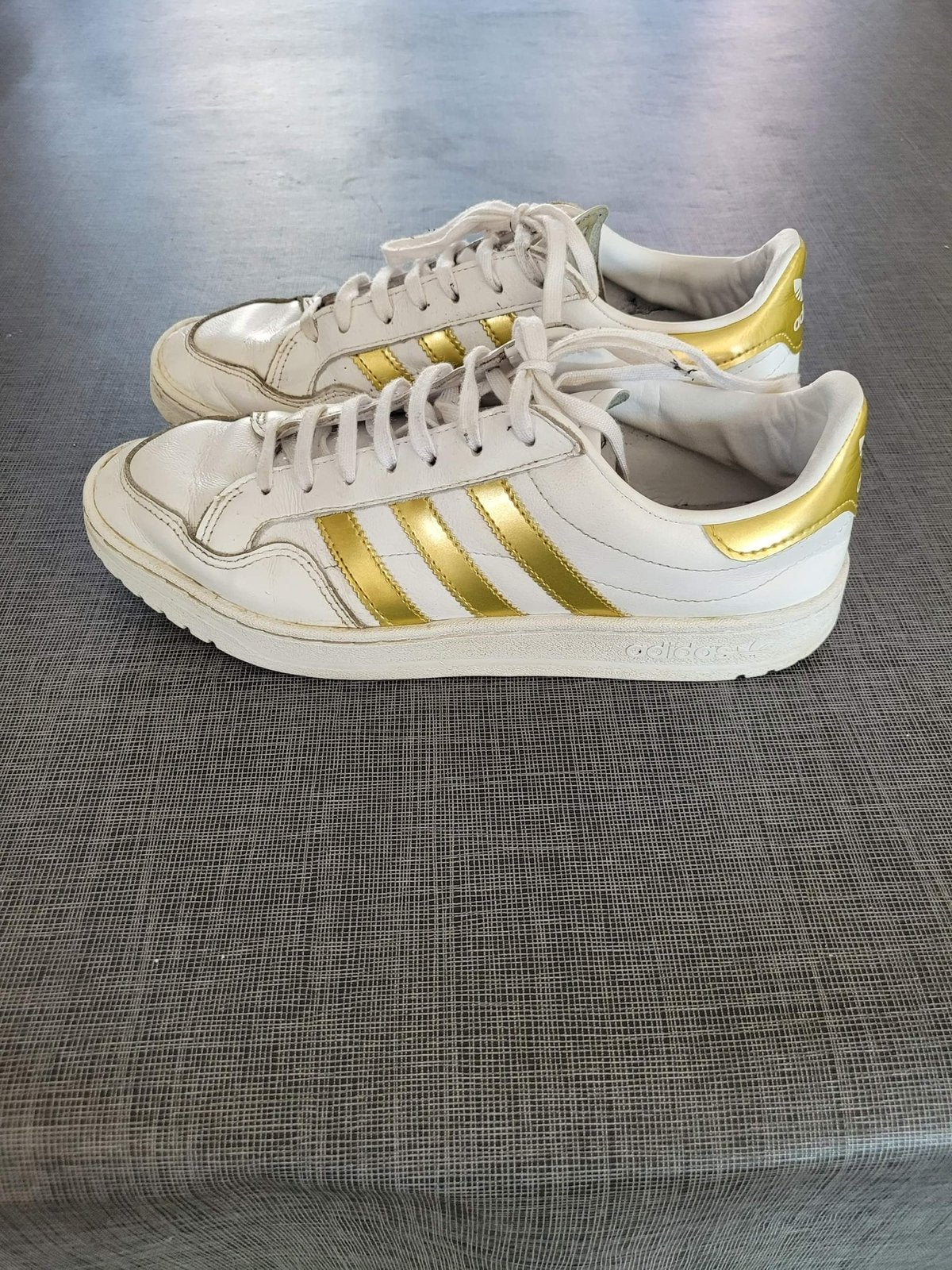 Witte sneakers adidas maat 40, Wit, Ophalen of Verzenden, Zo goed als nieuw, Sneakers