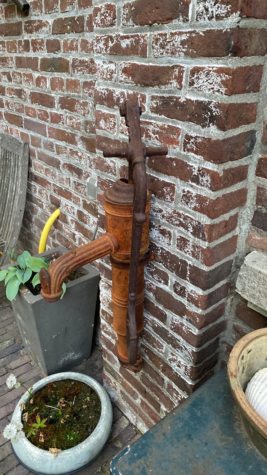 Oude waterpomp als wanddecoratie, Ophalen, Gebruikt