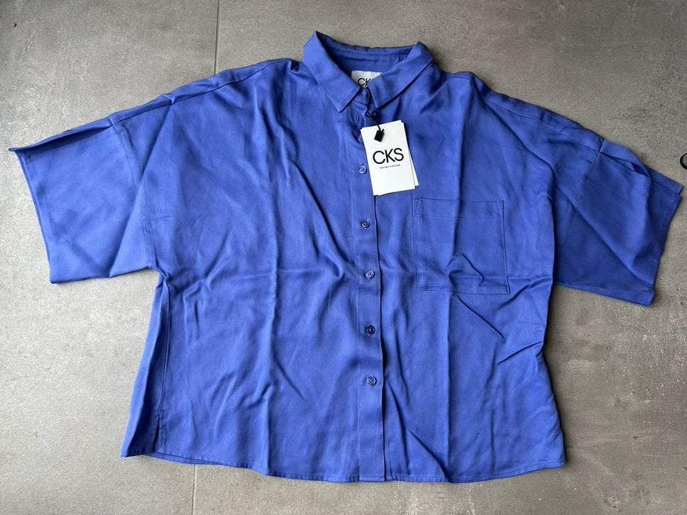 CKS - Paarsblauw hemd. Maat XS. Nieuw, Ophalen of Verzenden, Nieuw, Maat 34 (XS) of kleiner, Blauw
