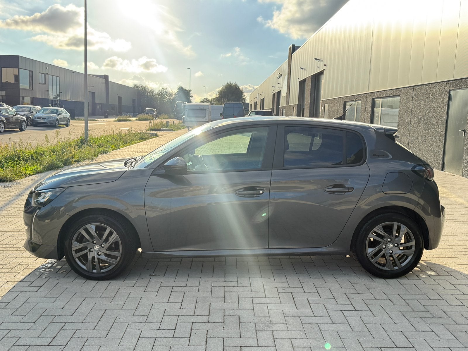 Peugeot 208 Style - 1.2 benzine - 2021 - met veel opties!, Achat, Euro 6, Entreprise, Boîte manuelle