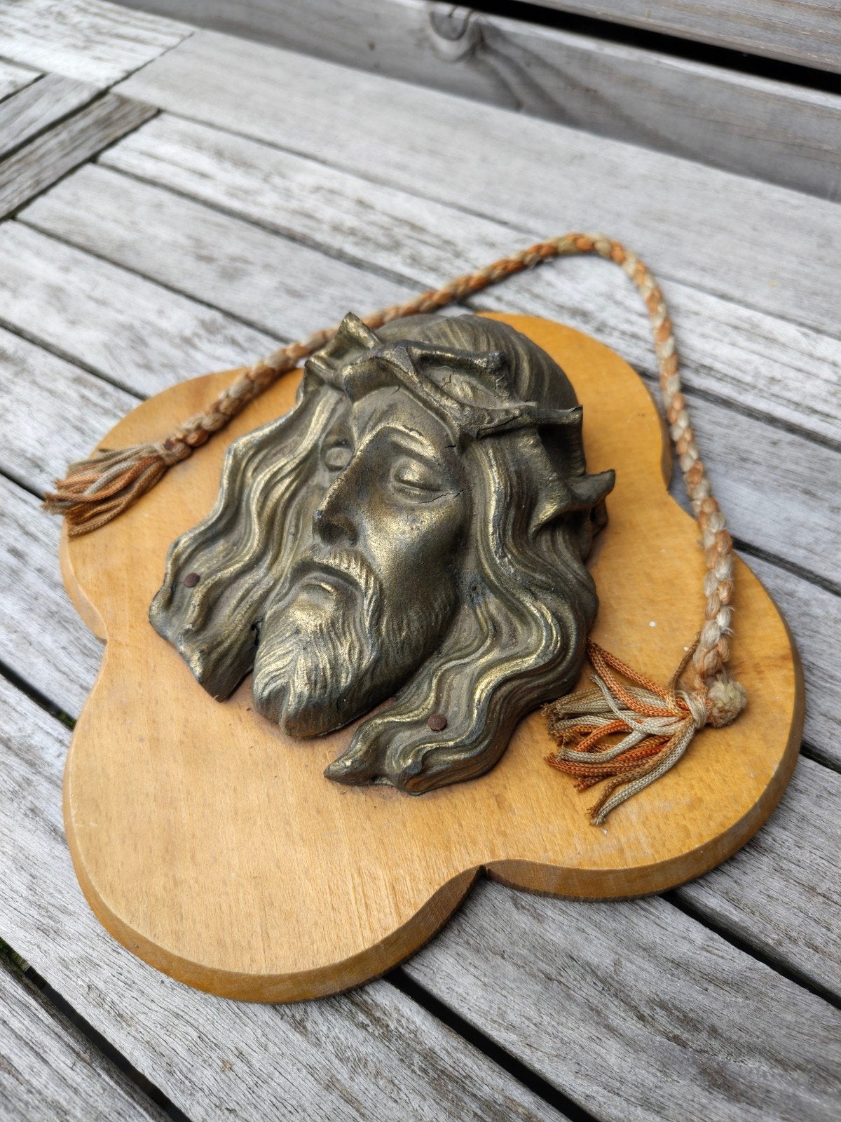 prachtig koperen Jezus hoofd op houten kruis plank, Antiek en Kunst, Ophalen of Verzenden