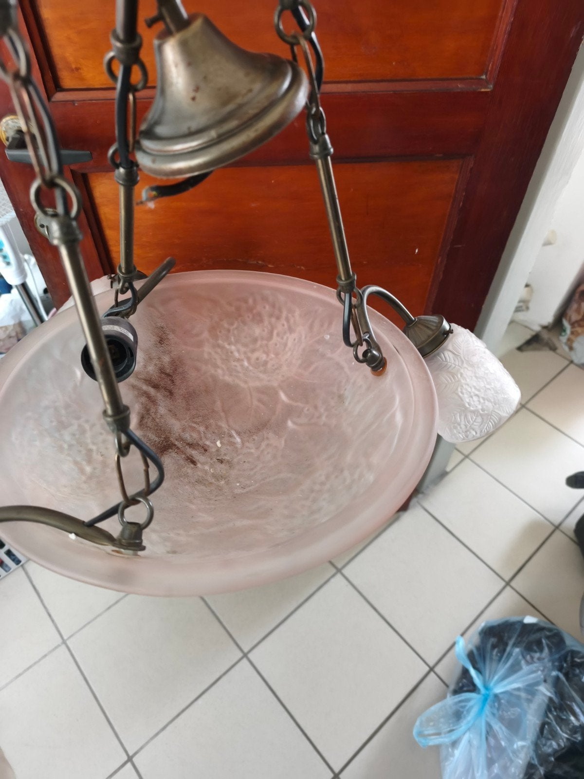 roze opaline kroonluchter, Ophalen