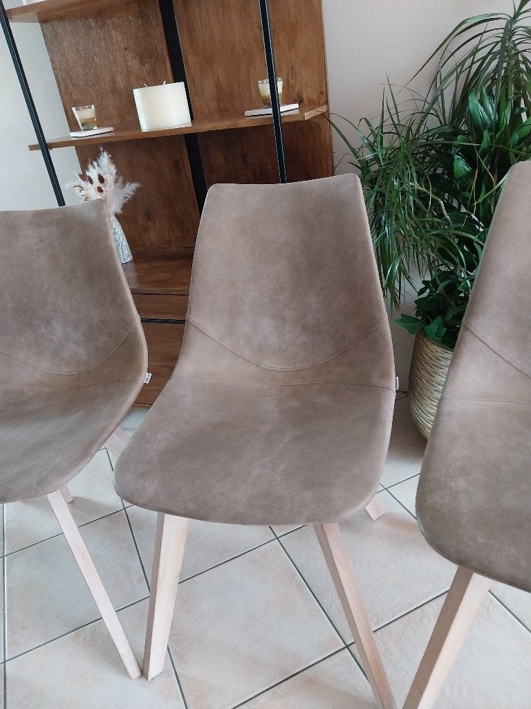 Lot de 4 chaises taupes bois et nubuck Castele line., Maison & Meubles, Bois, Brun, Enlèvement, Utilisé