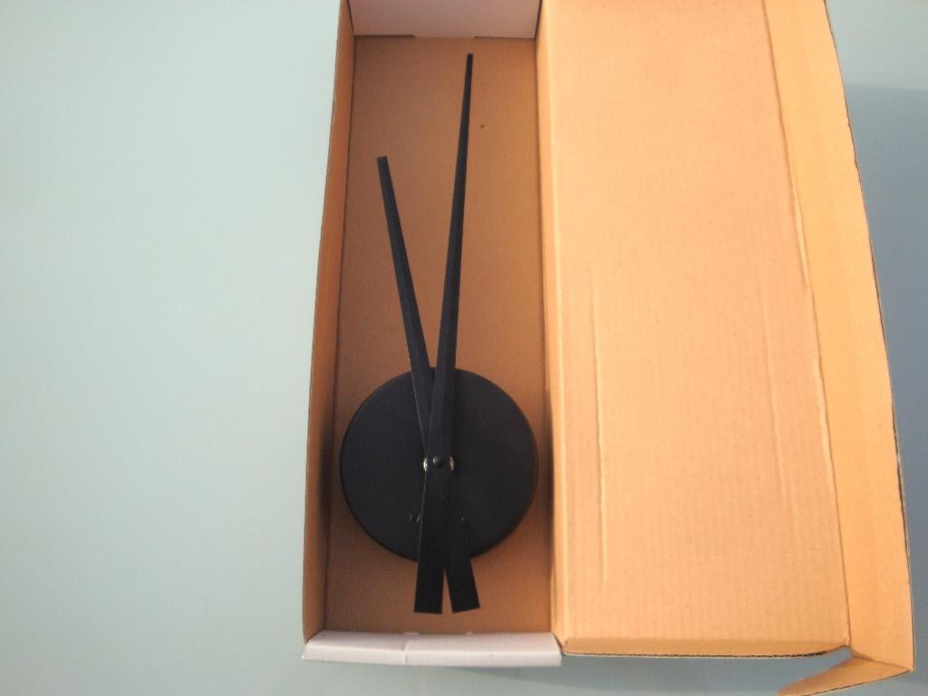 Karlsson wandklok Little Big Time - mini alu zwart - Ø44 cm, Huis en Inrichting, Woonaccessoires | Klokken, Ophalen of Verzenden