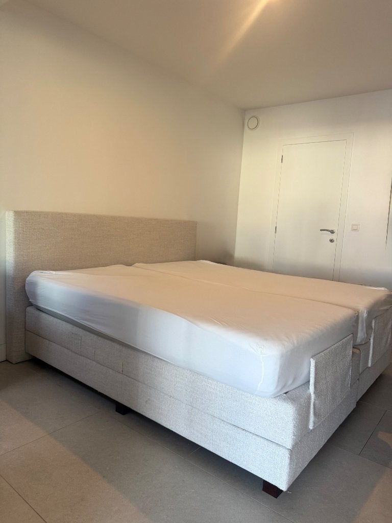 Box spring électrique haute gamme, Beige, Comme neuf, Enlèvement, 180 cm