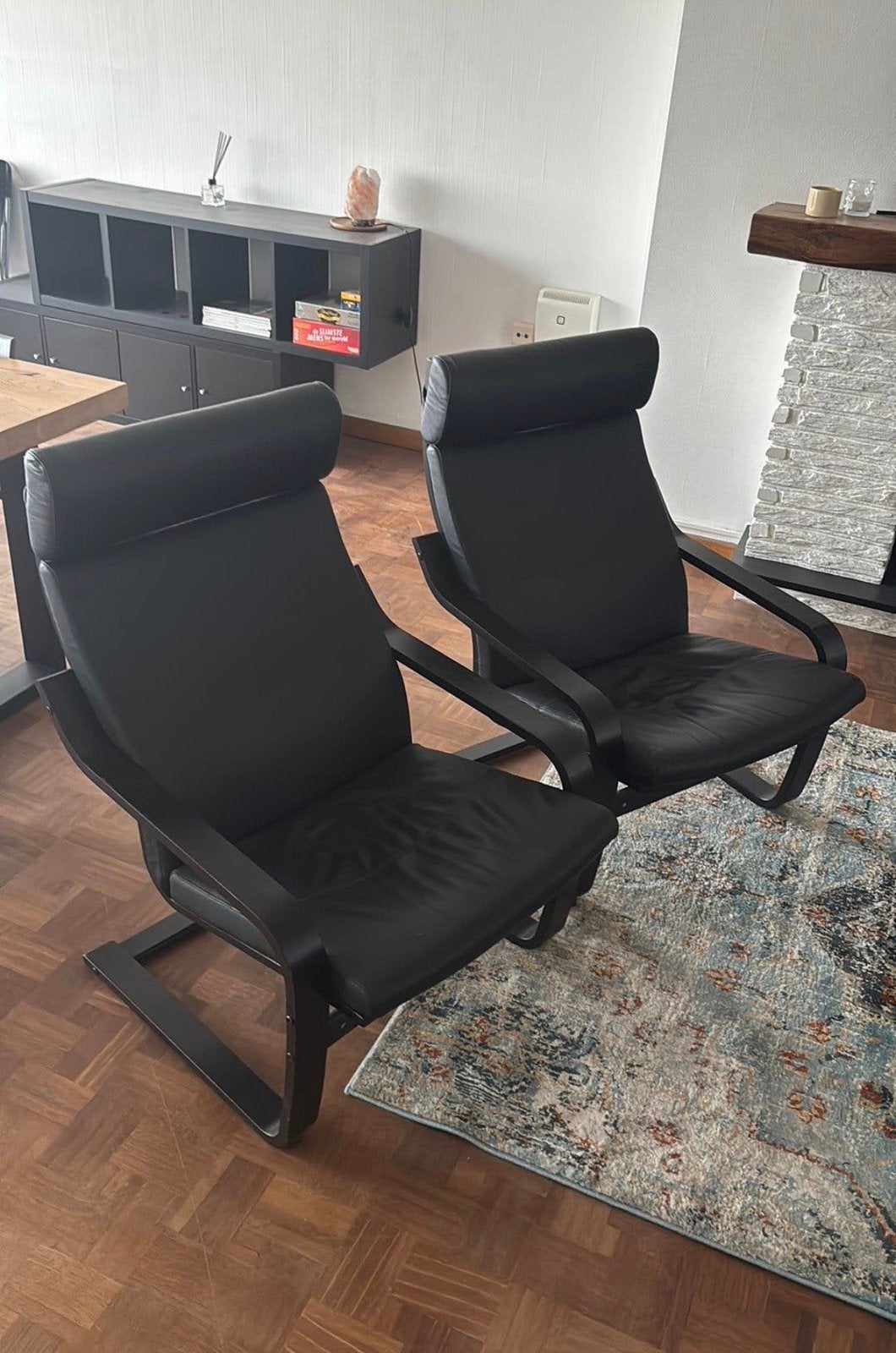 Twee relaxzetels in leder (stuk 20 euro), Huis en Inrichting, Ophalen, Zo goed als nieuw