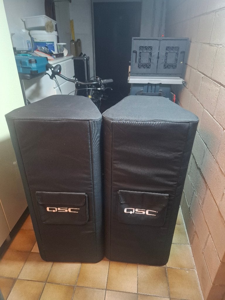 2 x QSC KW153, Enlèvement, Comme neuf, 150 watts ou plus, Autres marques