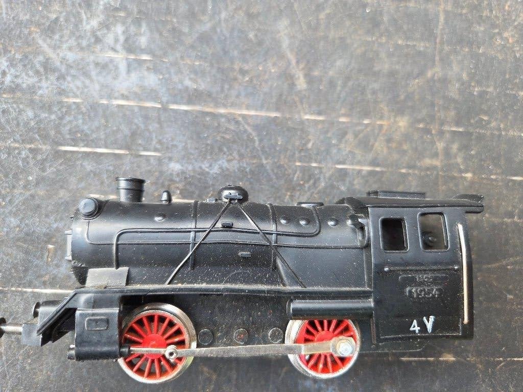 LOCOMOTIVE FLEISCHMANN 1305AVEC TENDER+3 WAGONS, Fleischmann, Comme neuf, Courant continu, Locomotive