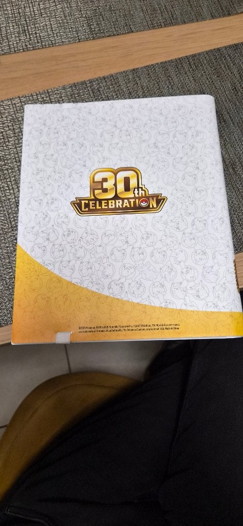 30th Celebration: 9-Pocket Binder, Ophalen of Verzenden, Nieuw, Overige typen
