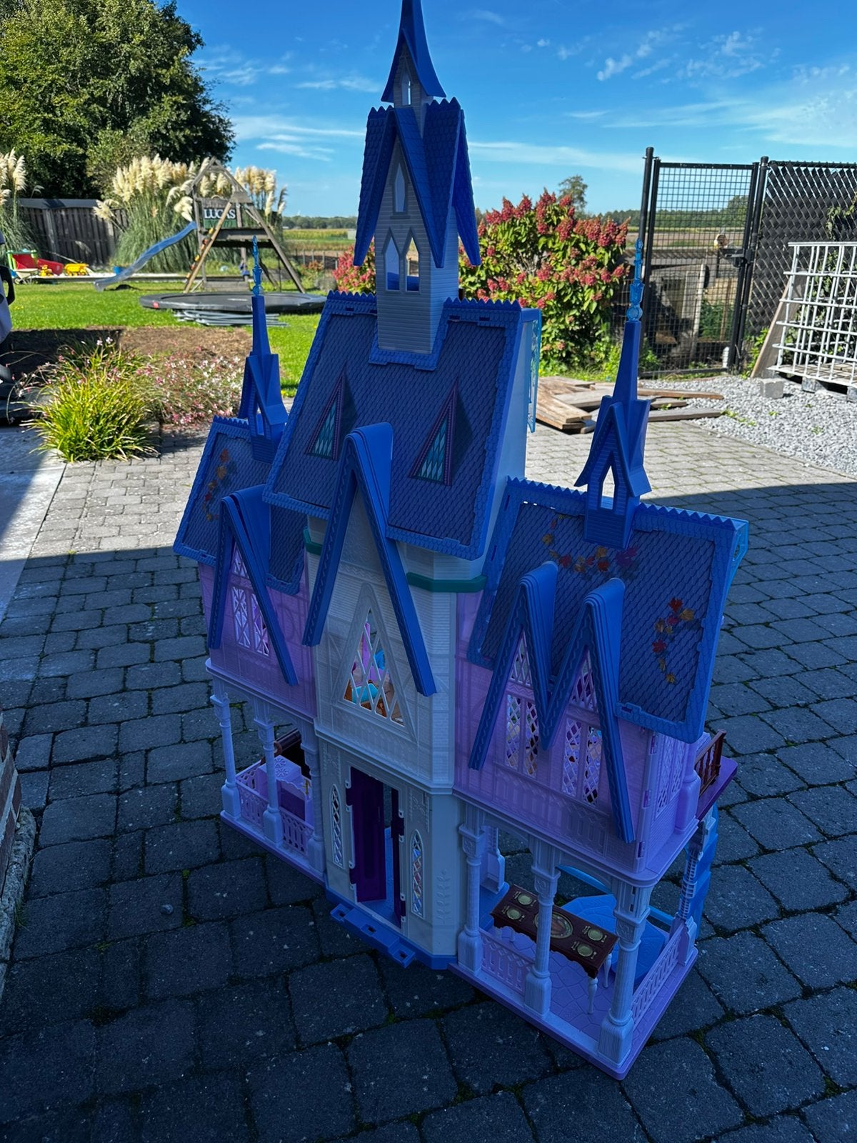 Frozen poppenhuis, Ophalen, Poppenhuis