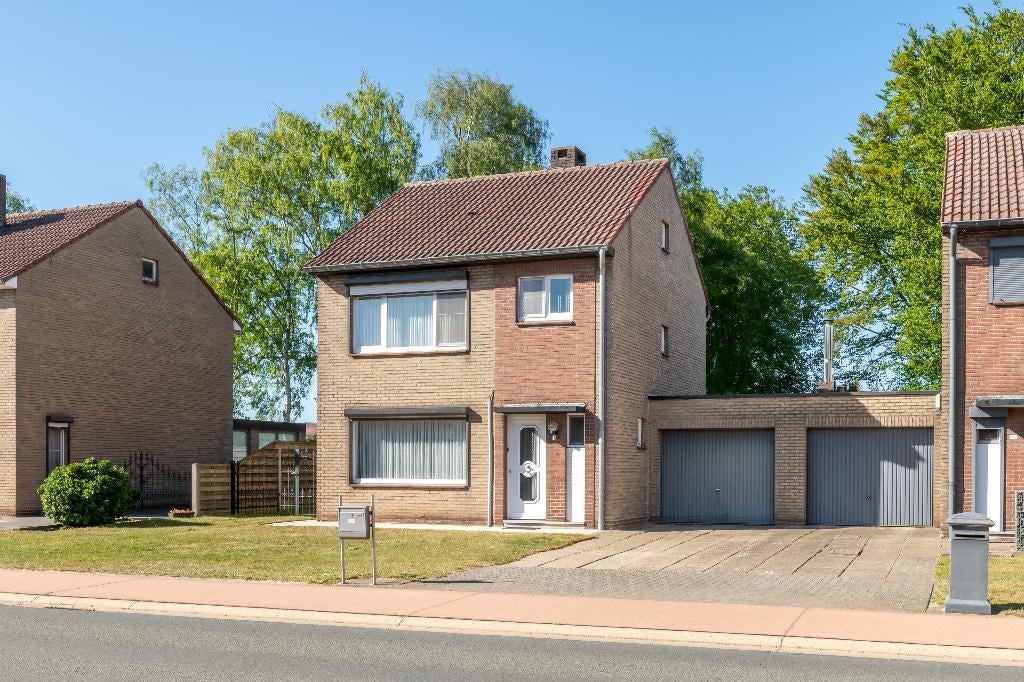 Solide halfopen bebouwing met zonnige tuin in Beverlo, Immo, 200 tot 500 m², Beverlo, Twee onder één kap, 616 kWh/m²/jaar
