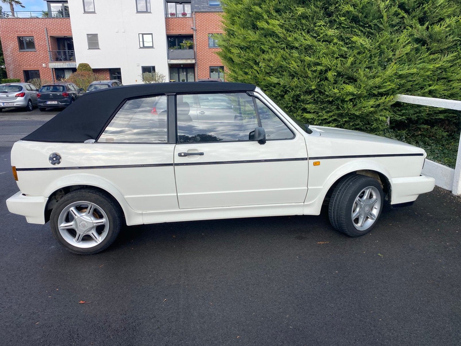 Oldtimer  golf 1 cabriolet MK1 - 1,8 carbu (1994 ), Auto's, 4 zetels, Stof, Zwart, Cabriolet