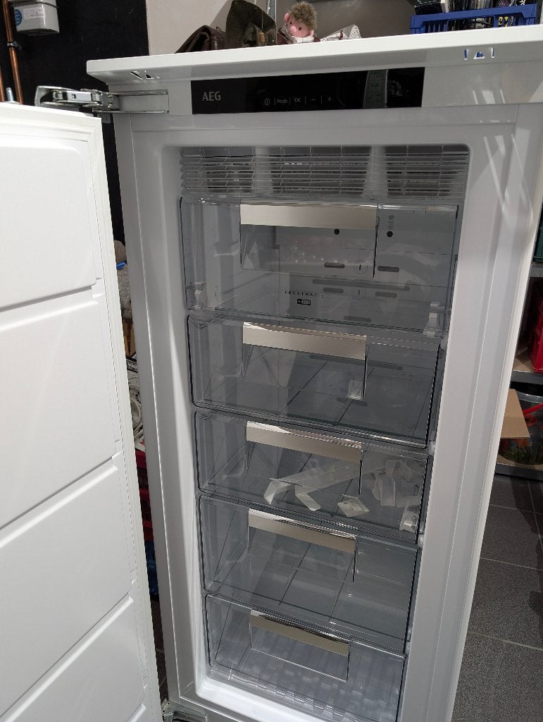 Inbouw diepvriezer AEG812EGNF, 120 tot 140 cm, Minder dan 60 cm, Zo goed als nieuw, Inbouw