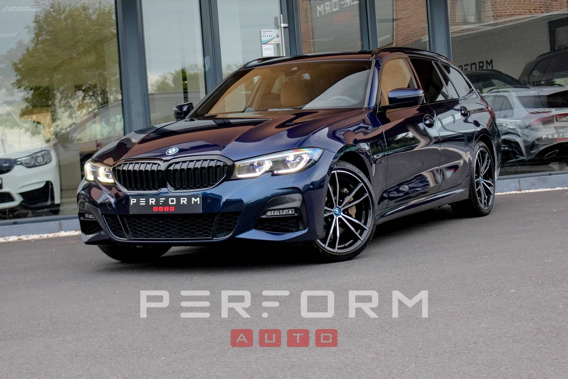 BMW 330 e*TOURING*M-SPORT*PLUG-IN HYBRID*292PK*LASERLICHT*TR, Auto's, Automaat, Euro 6, 4 cilinders, Blauw