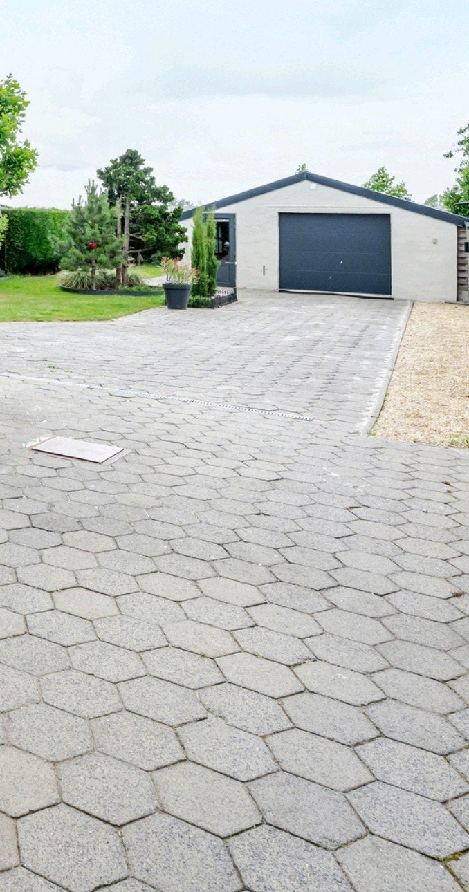 Espace de rangement de 60 m² à louer avec portail et électri