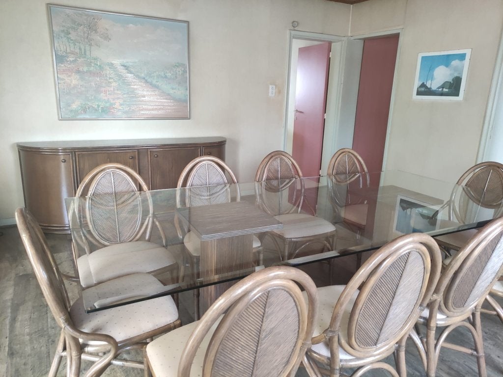 Tafel en 10 stoelen, dressoir en schilderij., Huis en Inrichting, Ophalen, Gebruikt, 8 stoelen of meer