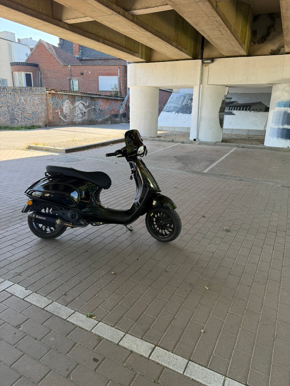 Vespa sprint akrapovic, Vélos & Vélomoteurs, Scooters | Marques Autre, Enlèvement ou Envoi, Comme neuf