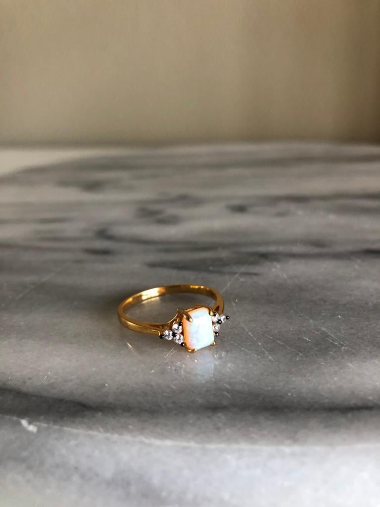 Gold plated ring met opaal steen en zirconia steentjes, Bijoux, Sacs & Beauté, Bagues, 18 à 19, Or, Comme neuf, Or