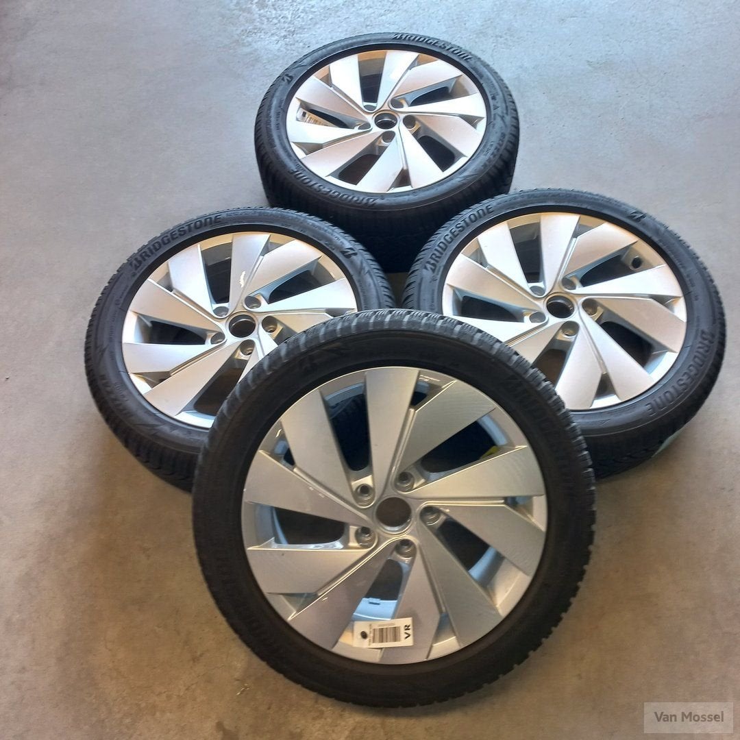 Volkswagen Golf 8 Bridgestone Blizzak LM005 205/50/R17 93H, Auto-onderdelen, Banden en Velgen, Gebruikt, -, -, Banden en Velgen