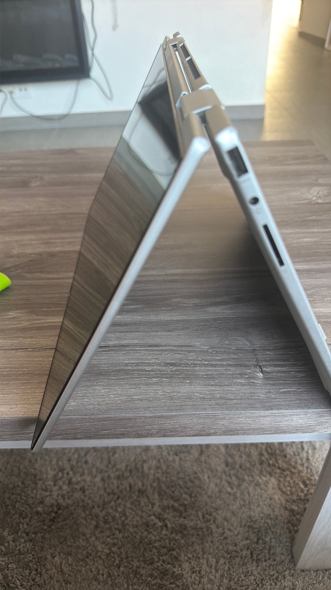 Laptop en tablet 2 in 1, Ophalen of Verzenden, Zo goed als nieuw