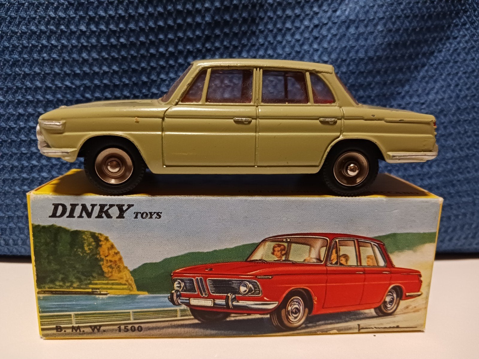 DINKY TOYS   BMW. 1500, Hobby & Loisirs créatifs, Voitures miniatures | 1:43, Enlèvement ou Envoi, Dinky Toys