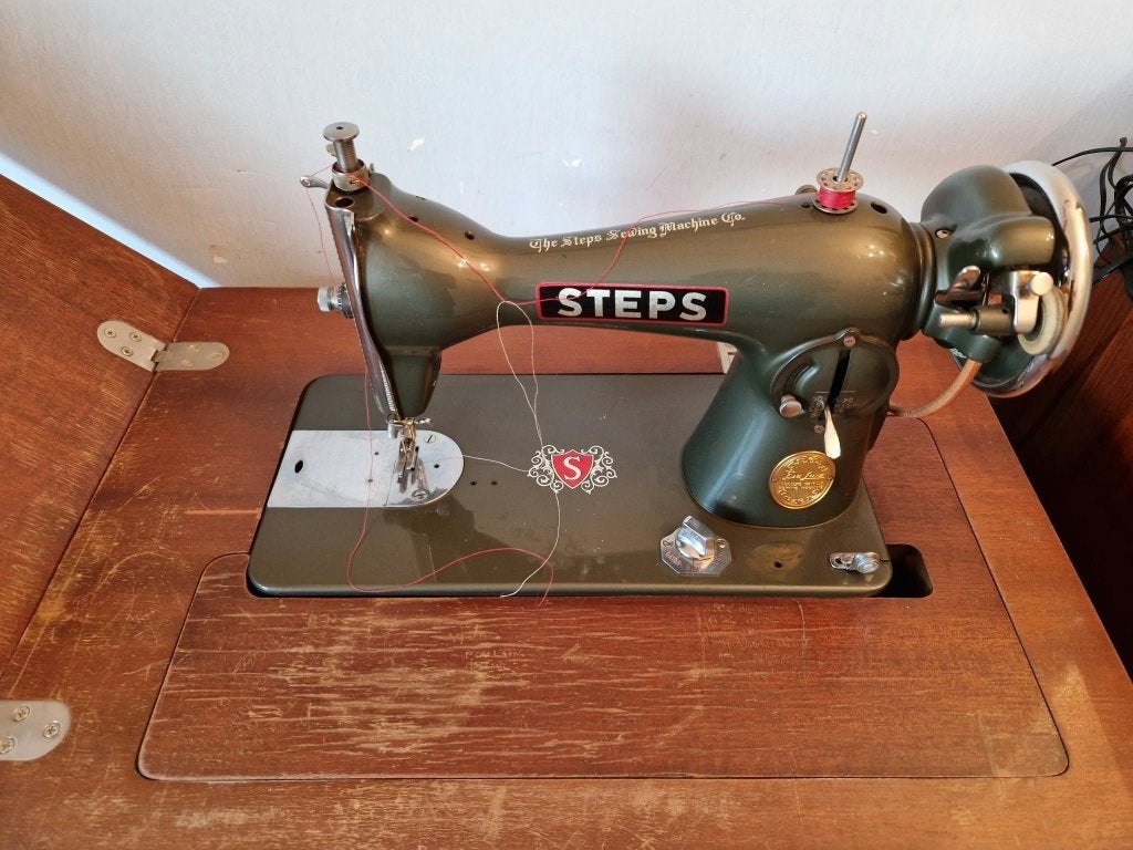 Luxe naaimachine Old STEPS, Antiek en Kunst, Ophalen