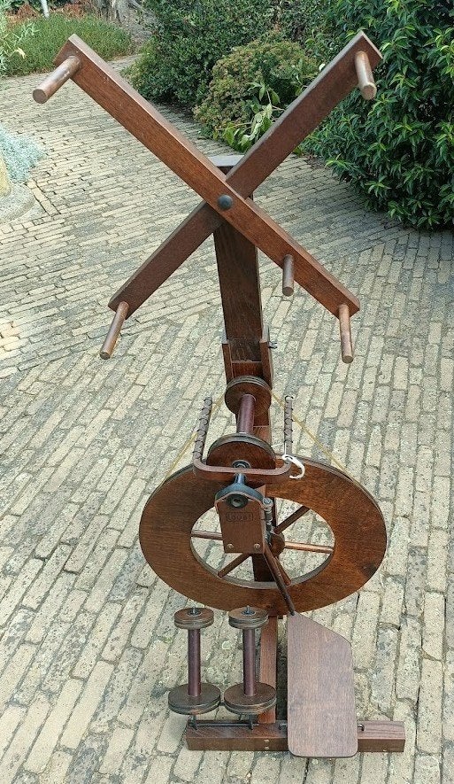 LOUET spinnewiel met 3 klossen + twijnrek + wol haspel (LR2), Hobby en Vrije tijd, Spinnewielen en Spinnen, Ophalen of Verzenden