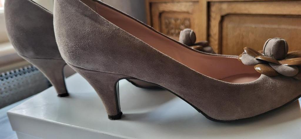 Schoenen met hak daimeTAUPE M38 merk: UJA heel goede staat, Overige kleuren, Un Jour Ailleurs, Ophalen of Verzenden, Zo goed als nieuw