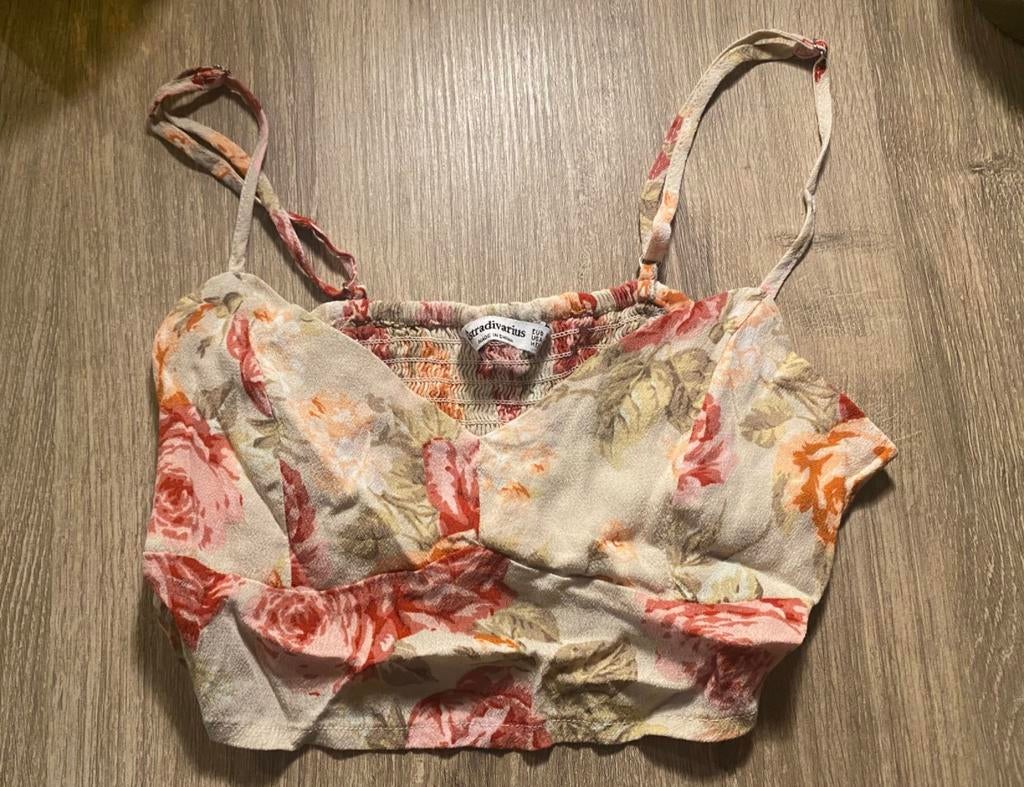 🔥 Stradivarius croptop bloemenpatroon - maat M, Kleding | Dames, Topjes, Zo goed als nieuw, Ophalen of Verzenden