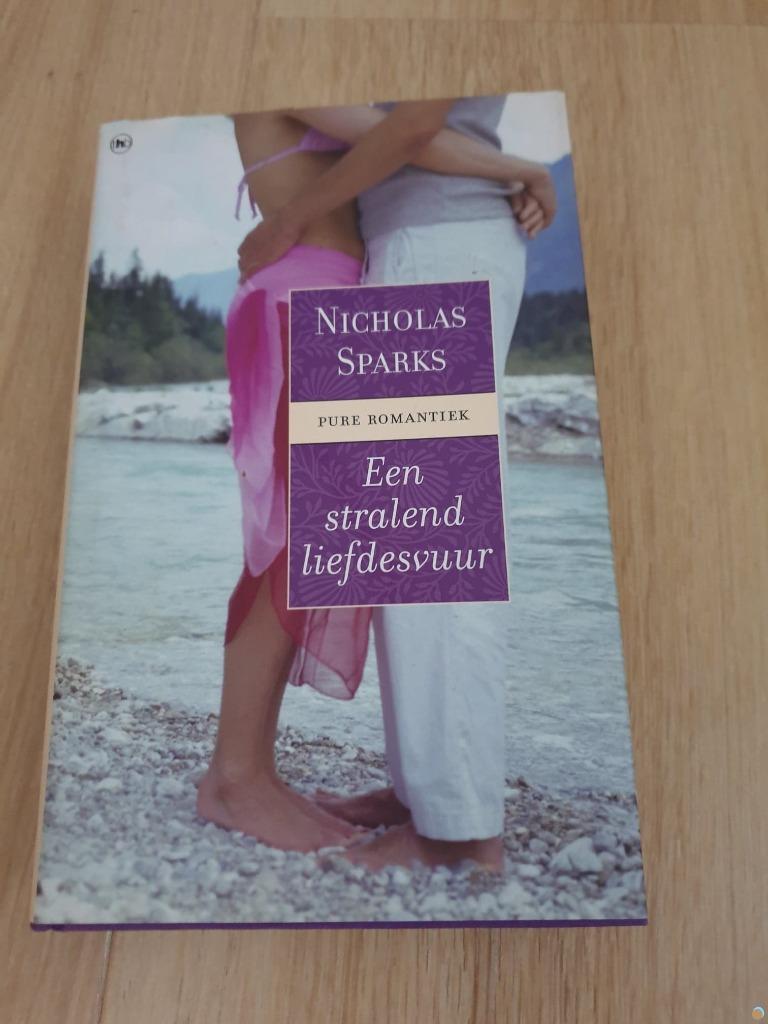 Boek Een stralend liefdesvuur, Ophalen of Verzenden