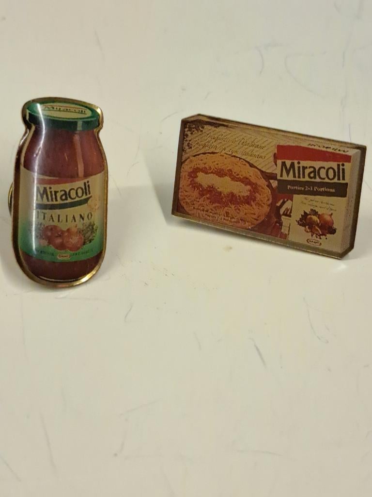 2 verschillende pins miracoli, Ophalen of Verzenden, Zo goed als nieuw