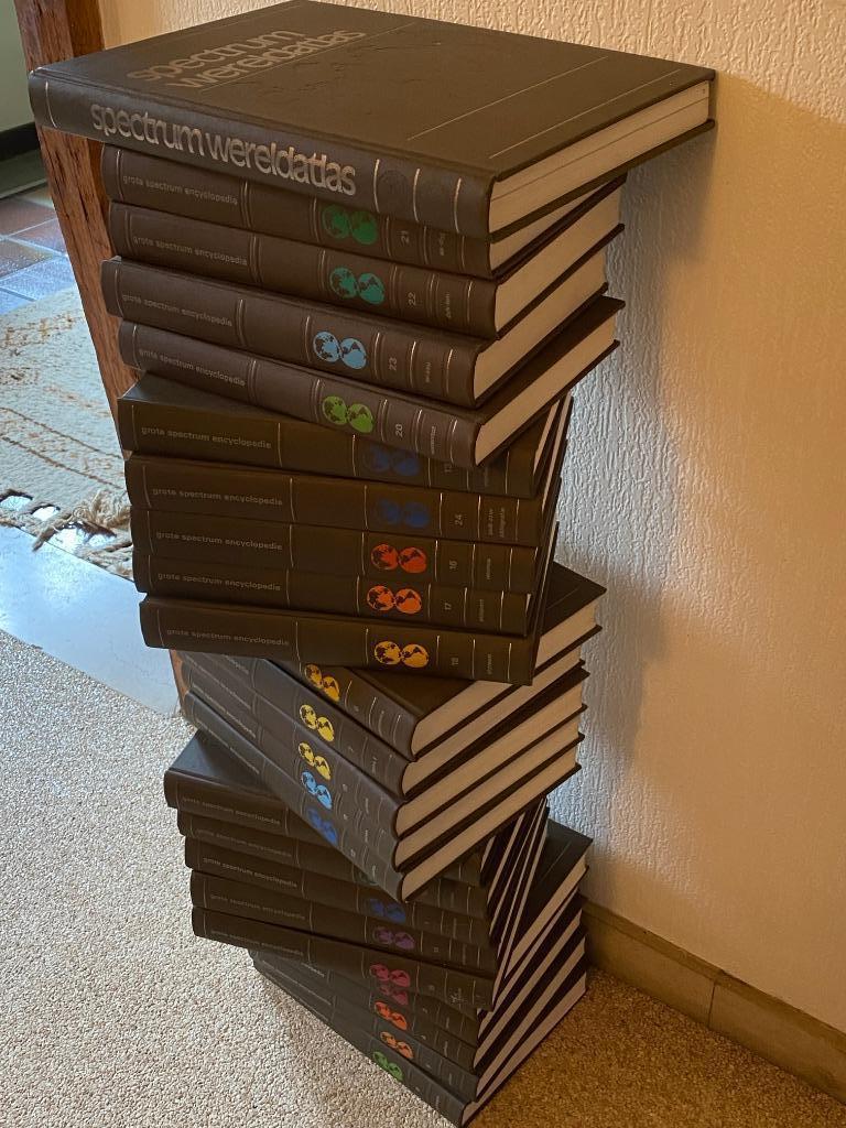 24 Delig Grote Spectrum Encyclopedie +  Spectrum Wereldatlas, Ophalen, Complete serie, Zo goed als nieuw, Algemeen