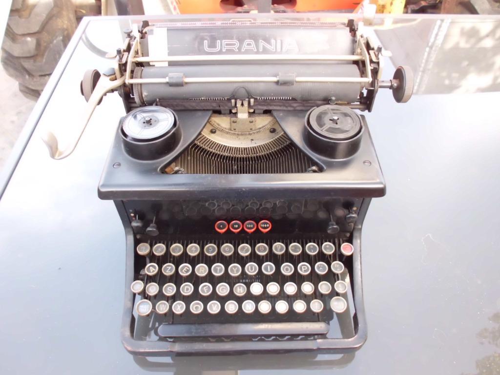 Antieke schrijfmachine Urania modell 8, Ophalen