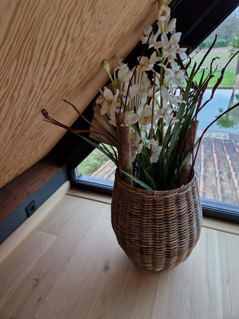 Rietenmand & Orchidee Bloemstuk, Huis en Inrichting, Kamerplanten, Ophalen of Verzenden, Overige soorten, In pot, 100 tot 150 cm
