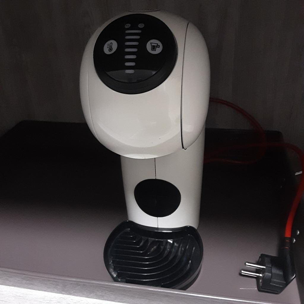 Dolce gusto genio blanche, Neuf, Machine à espresso, Réservoir d'eau amovible, Dosettes et capsules de café