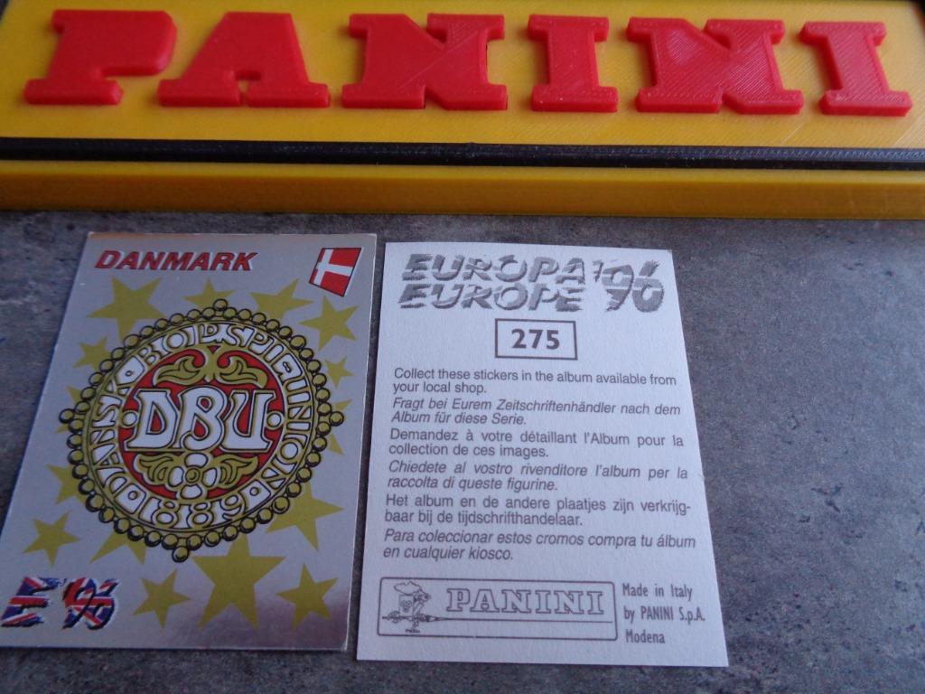 PANINI VOETBAL STICKER EURO 96 EK EMBLEEM DENEMARKEN, Ophalen of Verzenden, Sticker
