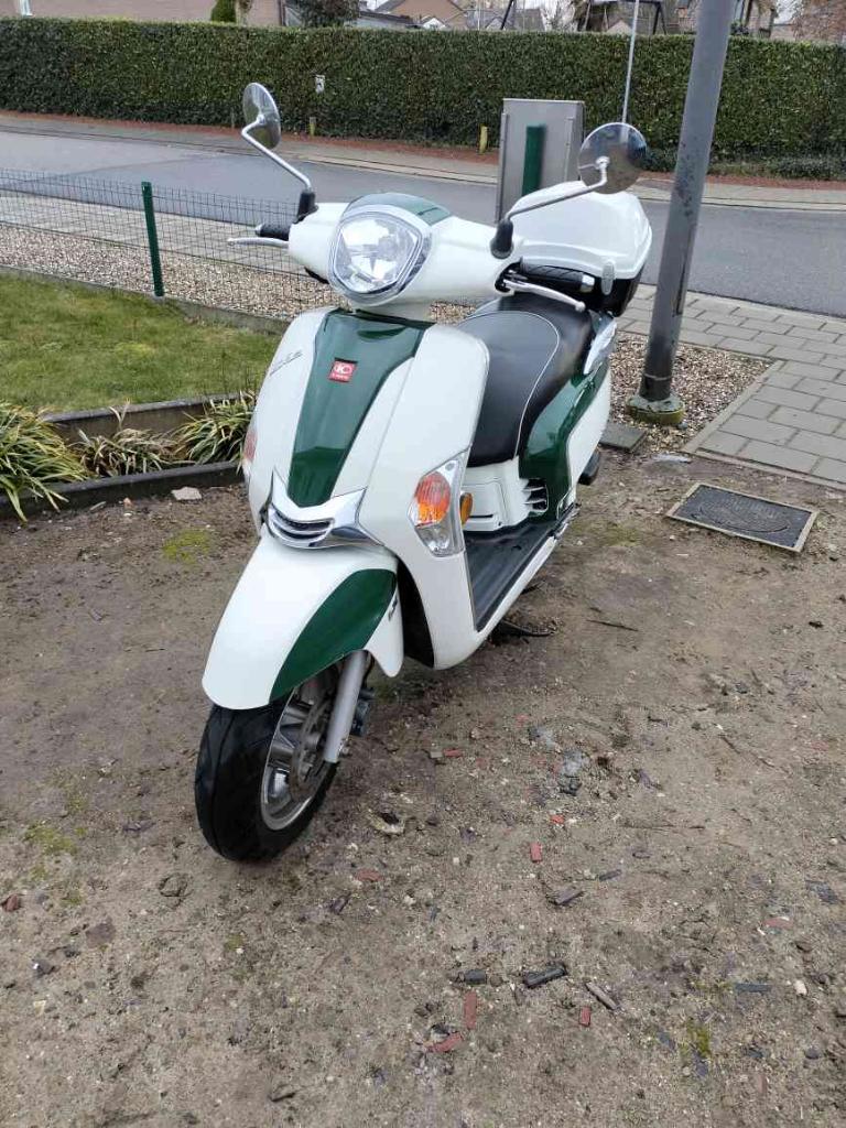 Scooter Kymco Like 50, Fietsen en Brommers, Scooters | Kymco, Zo goed als nieuw, Like, Klasse B (45 km/u), Benzine, Ophalen