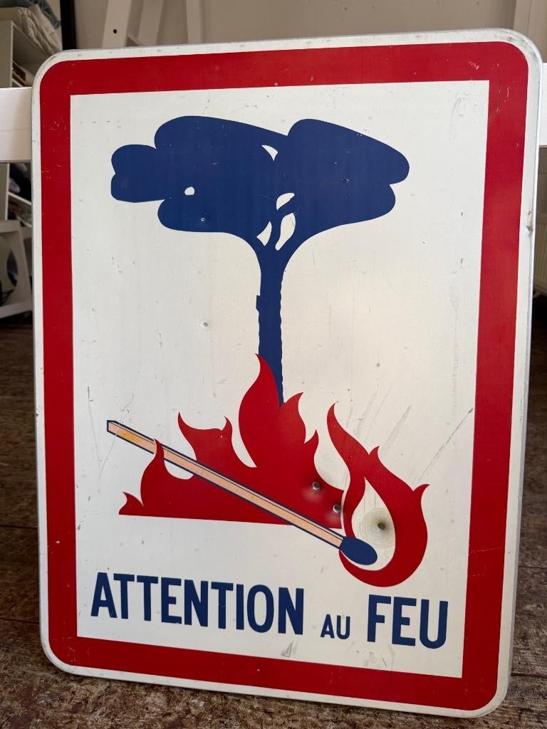 PANNEAU DE SIGNALISATION « ATTENTION AU FEU », Enlèvement