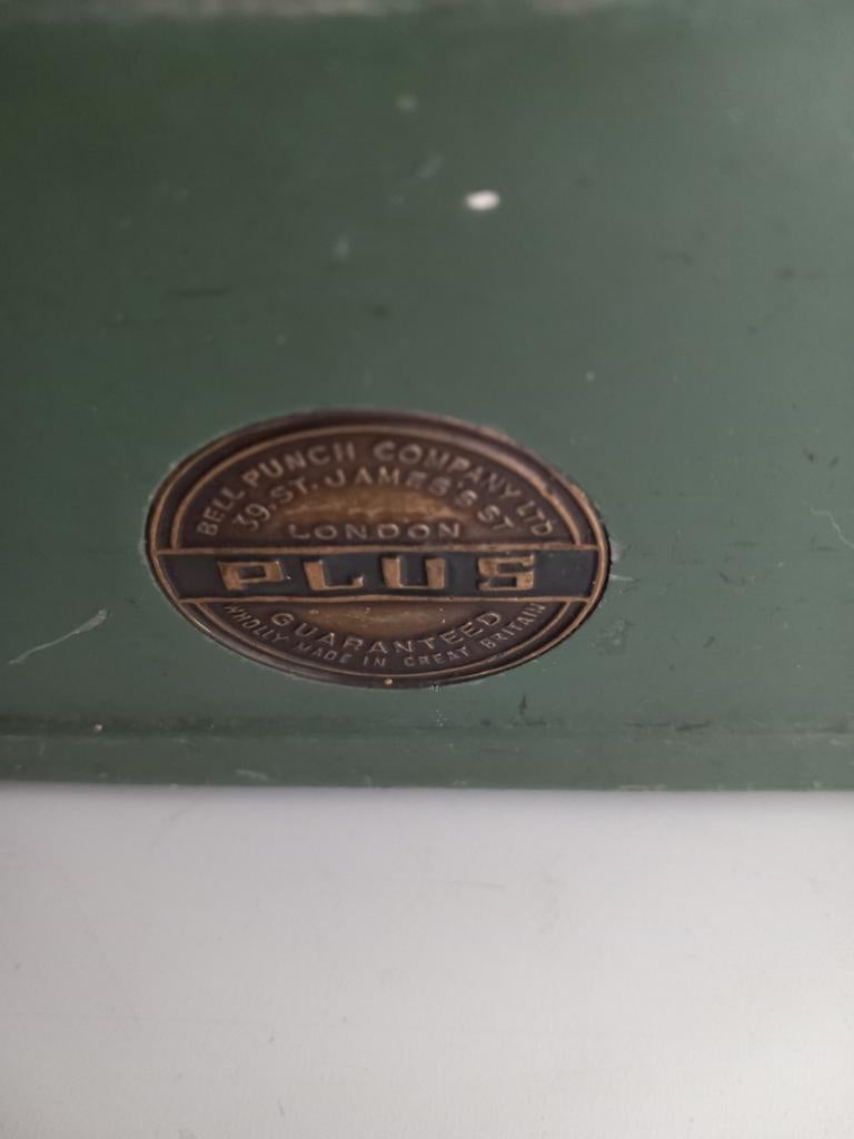 Très ancienne calculatrice  PLUS, pour collection, Enlèvement