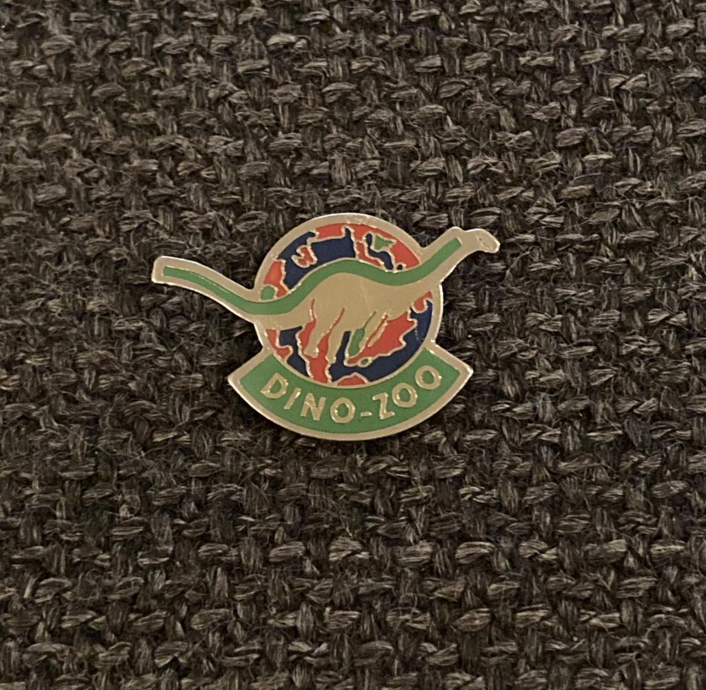PIN - DINO-ZOO - DINO - DINOSAURUS - DINOSAURE, Envoi, Utilisé, Animal et Nature, Insigne ou Pin's