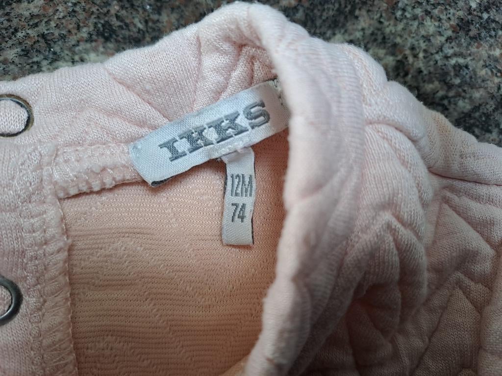 Taille 74 Robe pull rose clair avec surpiqûres et raton lave, Robe ou Jupe, Enlèvement ou Envoi, IKKS, Comme neuf