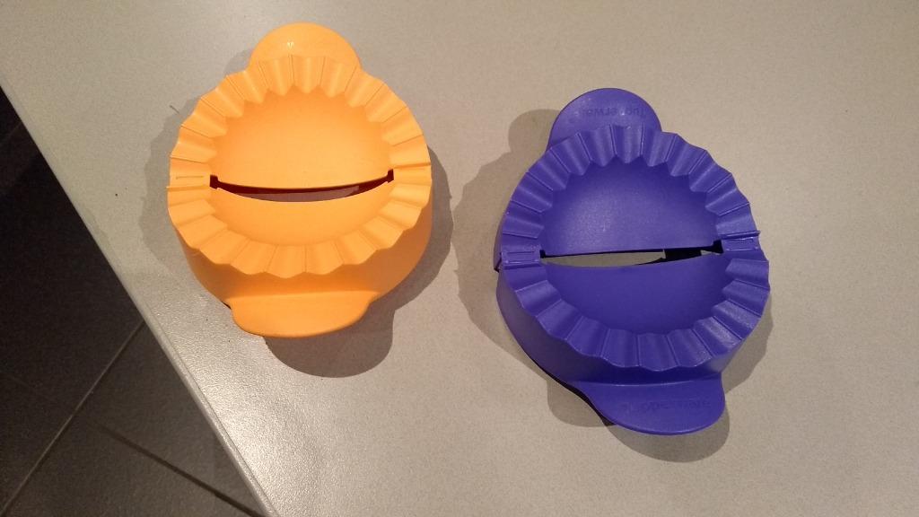 Tupperware crousty party in geel of blauw per stuk, Enlèvement ou Envoi, Comme neuf, Jaune
