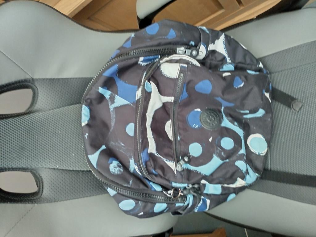 Sac à bandoulière Kipling, Enlèvement