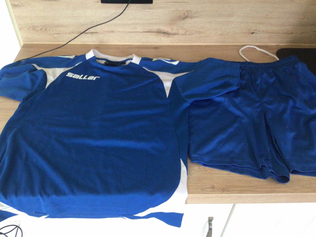 Saller voetbalpakje kindermaat xs, Ophalen of Verzenden, Zo goed als nieuw
