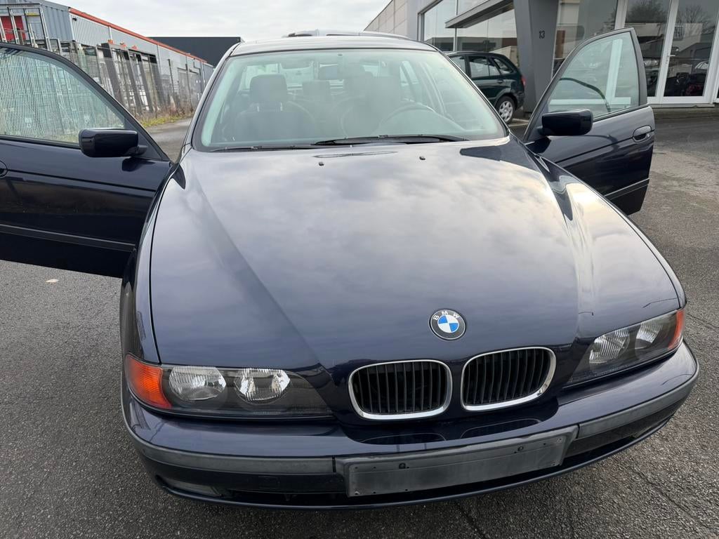 Bmw 520i 150pk 2.0 benzine 127.812km gekeurd voor verkoop, Auto's, Stof, Zwart, Elektrische ramen, Blauw